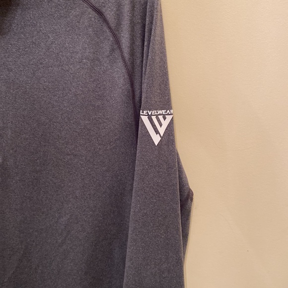 Mens size small Levelwear 1/4 zip in grey - Picture 4 of 5